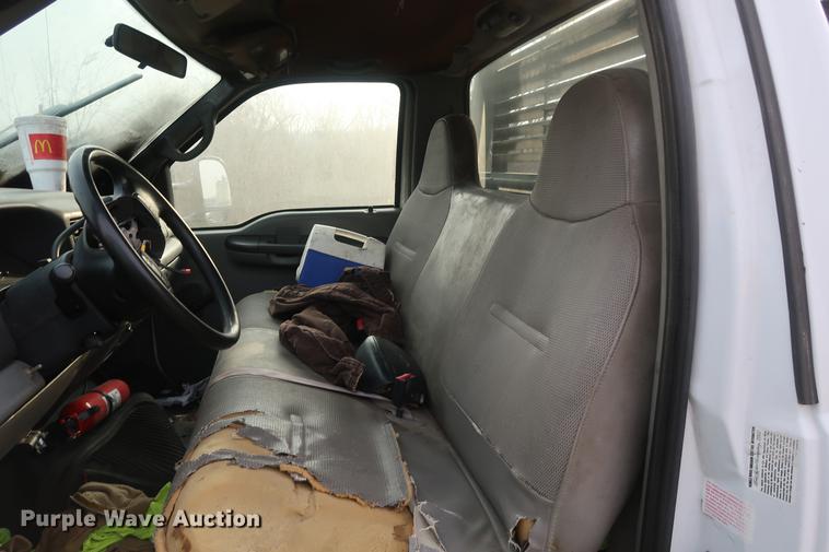 image for item DD5442 2002 Ford F450 Super Duty flatbed truck