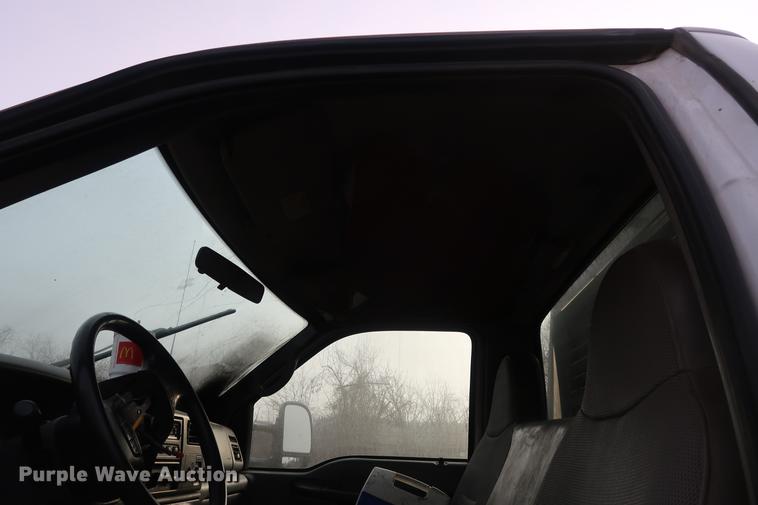 image for item DD5442 2002 Ford F450 Super Duty flatbed truck