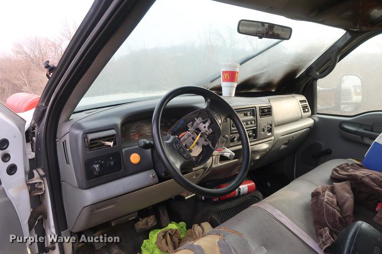 image for item DD5442 2002 Ford F450 Super Duty flatbed truck