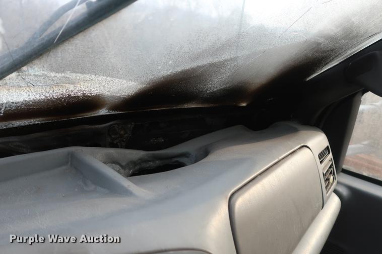 image for item DD5442 2002 Ford F450 Super Duty flatbed truck