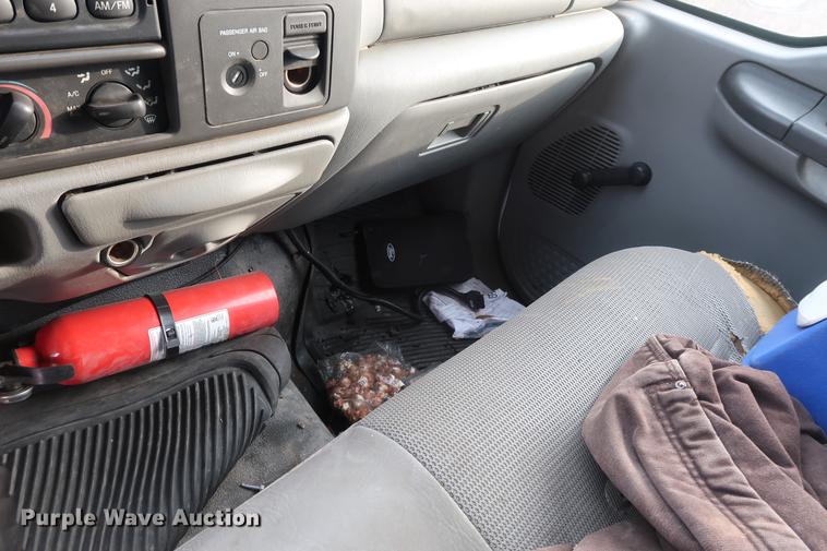 image for item DD5442 2002 Ford F450 Super Duty flatbed truck