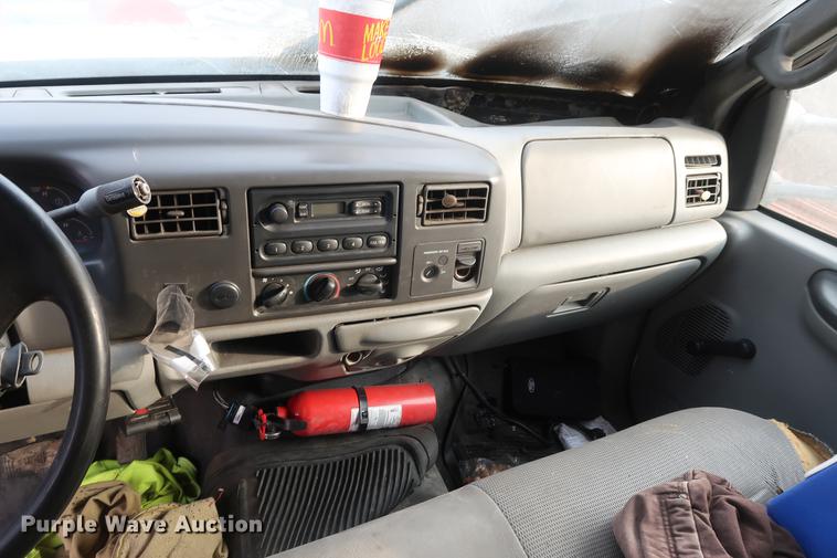 image for item DD5442 2002 Ford F450 Super Duty flatbed truck