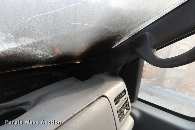 image for item DD5442 2002 Ford F450 Super Duty flatbed truck