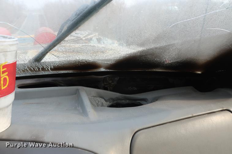 image for item DD5442 2002 Ford F450 Super Duty flatbed truck