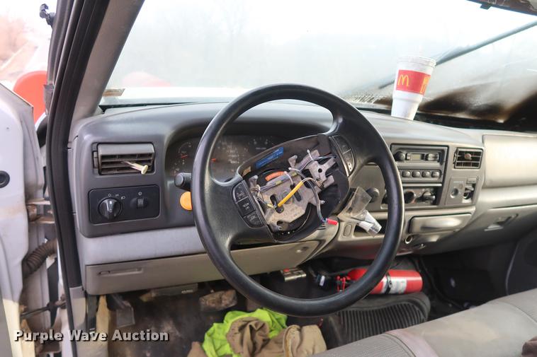 image for item DD5442 2002 Ford F450 Super Duty flatbed truck