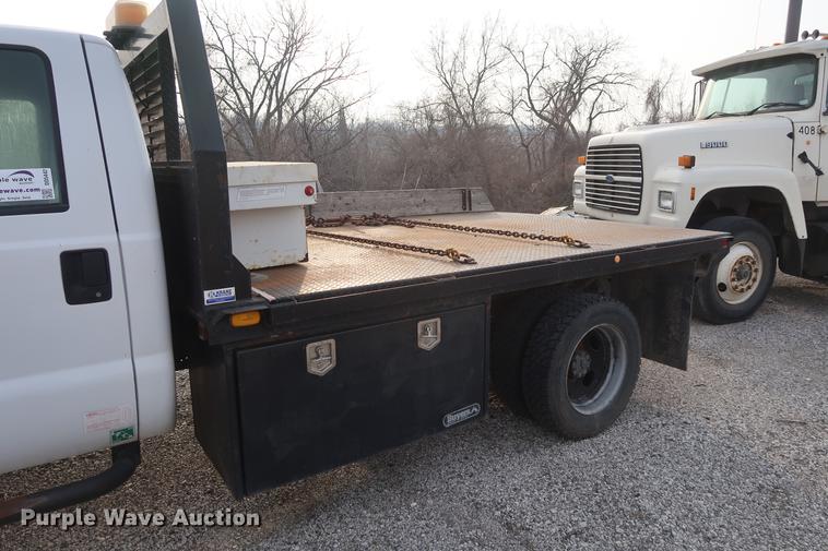 image for item DD5442 2002 Ford F450 Super Duty flatbed truck