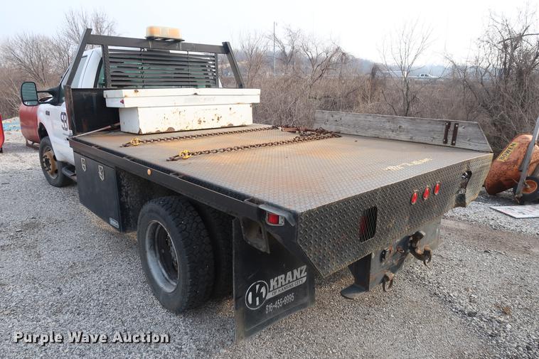image for item DD5442 2002 Ford F450 Super Duty flatbed truck