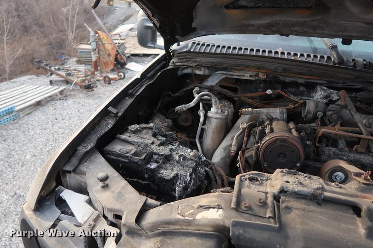 image for item DD5442 2002 Ford F450 Super Duty flatbed truck