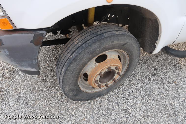 image for item DD5442 2002 Ford F450 Super Duty flatbed truck