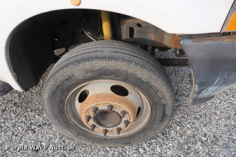 image for item DD5442 2002 Ford F450 Super Duty flatbed truck