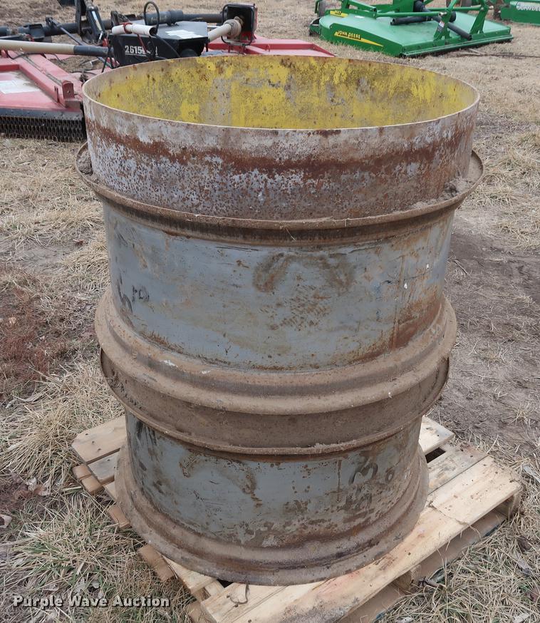 image for item DD5447 (2) John Deere 18.4-34 dual wheels