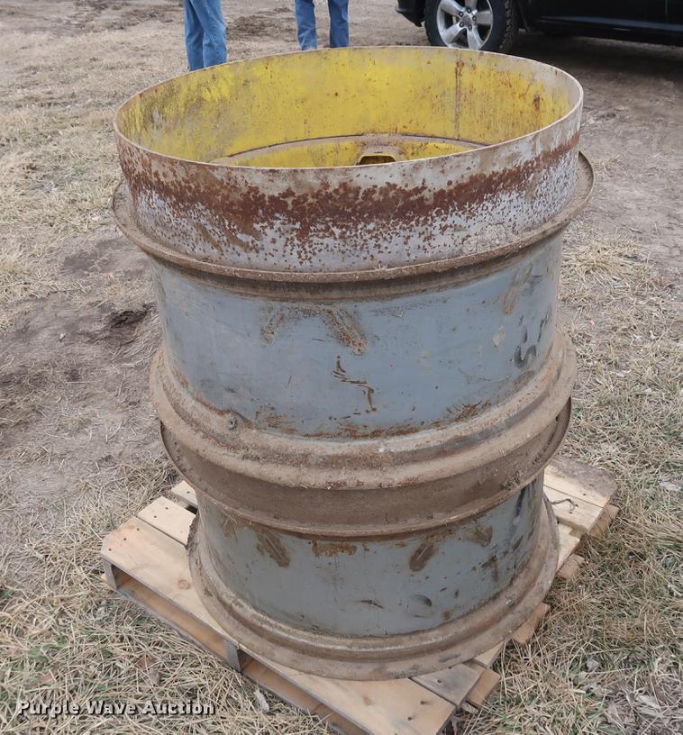 image for item DD5447 (2) John Deere 18.4-34 dual wheels