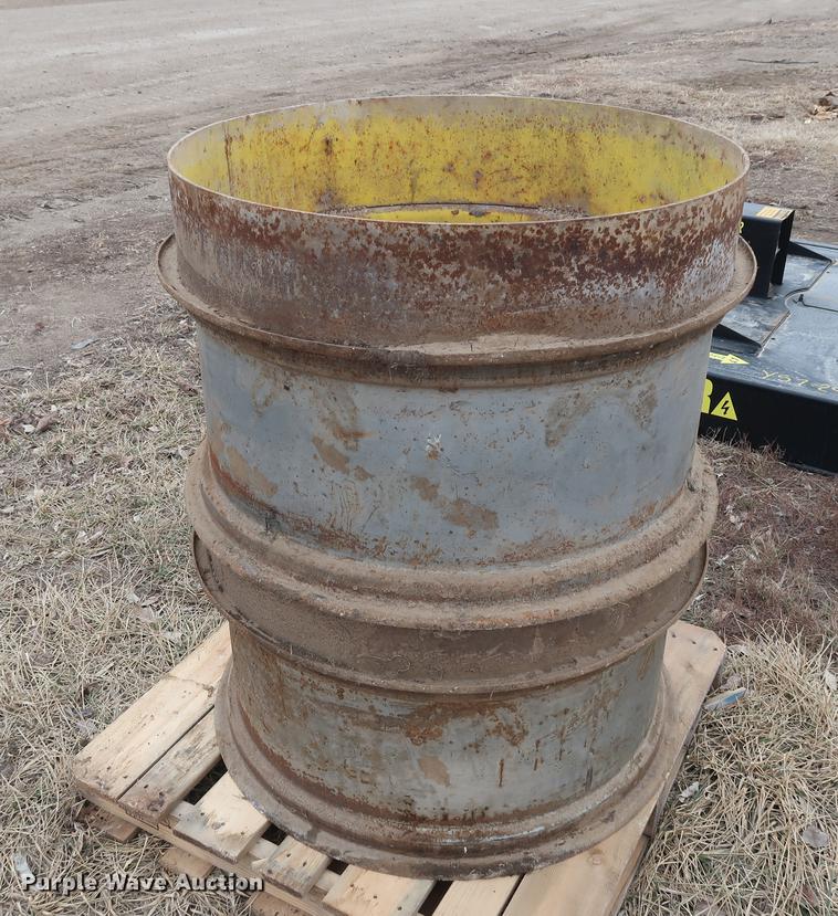 image for item DD5447 (2) John Deere 18.4-34 dual wheels