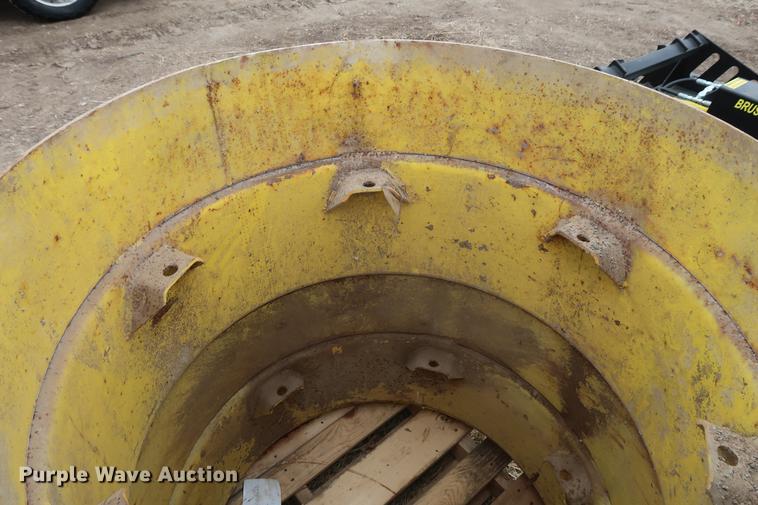 image for item DD5447 (2) John Deere 18.4-34 dual wheels