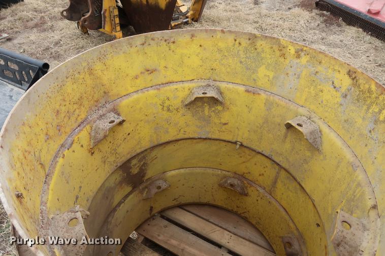 image for item DD5447 (2) John Deere 18.4-34 dual wheels