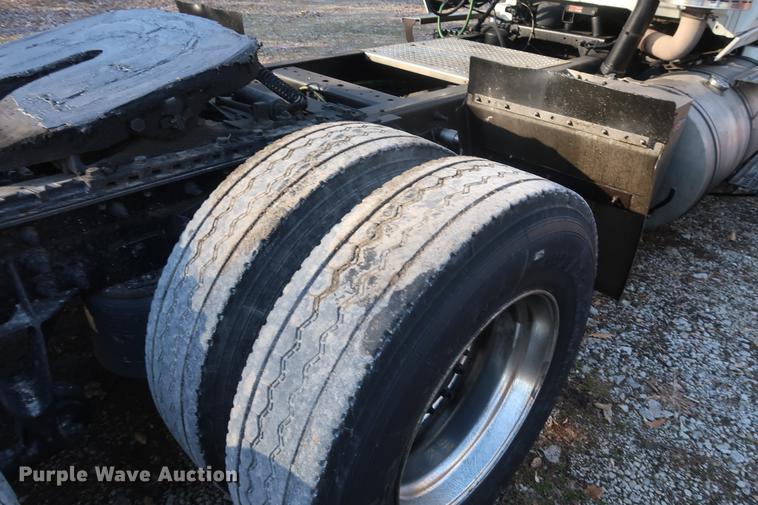 image for item DF3512 2013 International ProStar semi truck