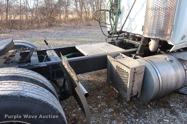 image for item DF3512 2013 International ProStar semi truck