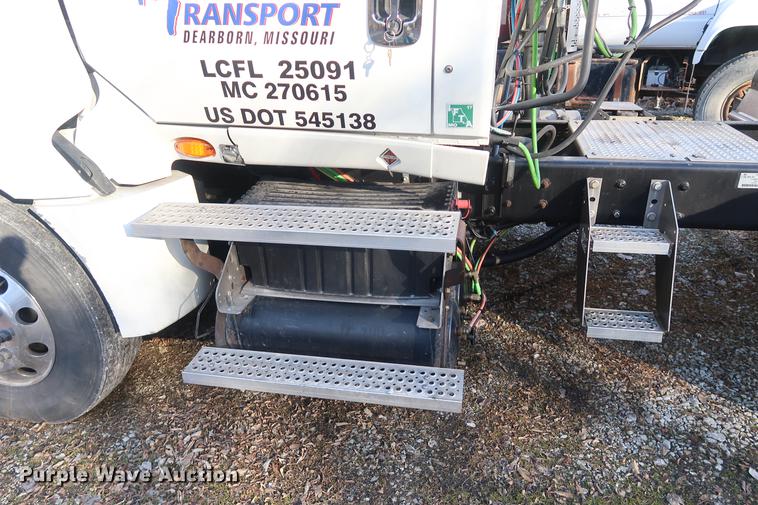 image for item DF3512 2013 International ProStar semi truck