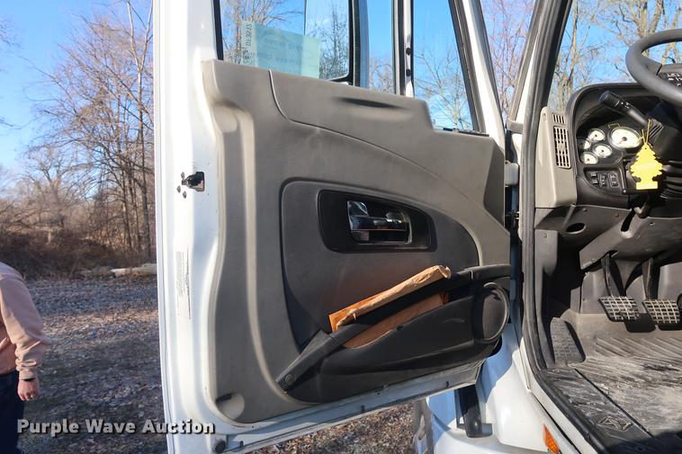 image for item DF3512 2013 International ProStar semi truck