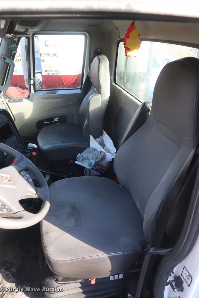 image for item DF3512 2013 International ProStar semi truck