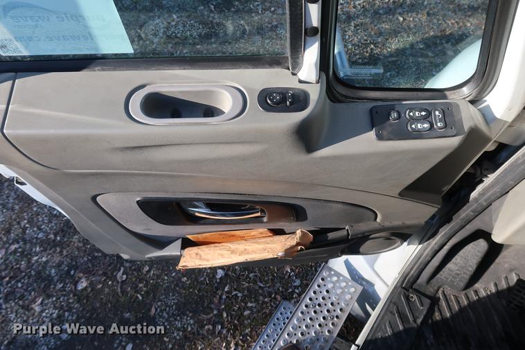 image for item DF3512 2013 International ProStar semi truck