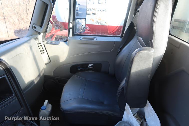 image for item DF3512 2013 International ProStar semi truck