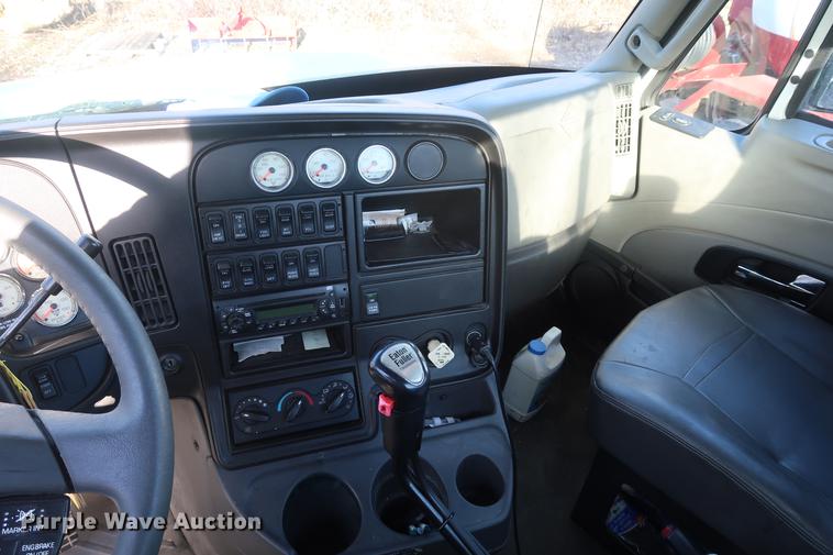 image for item DF3512 2013 International ProStar semi truck