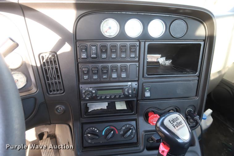 image for item DF3512 2013 International ProStar semi truck