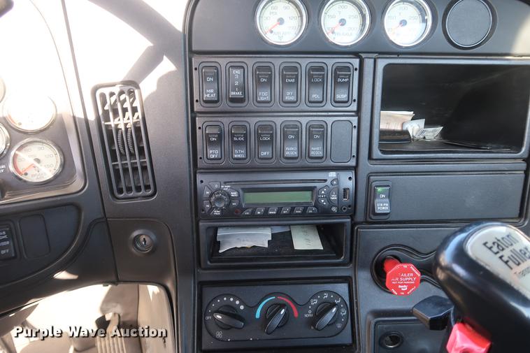 image for item DF3512 2013 International ProStar semi truck