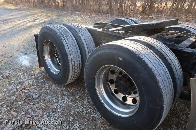 image for item DF3512 2013 International ProStar semi truck