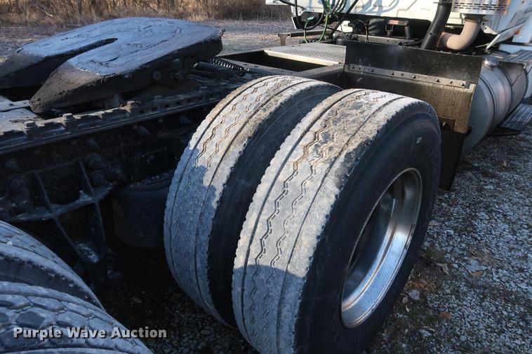 image for item DF3512 2013 International ProStar semi truck