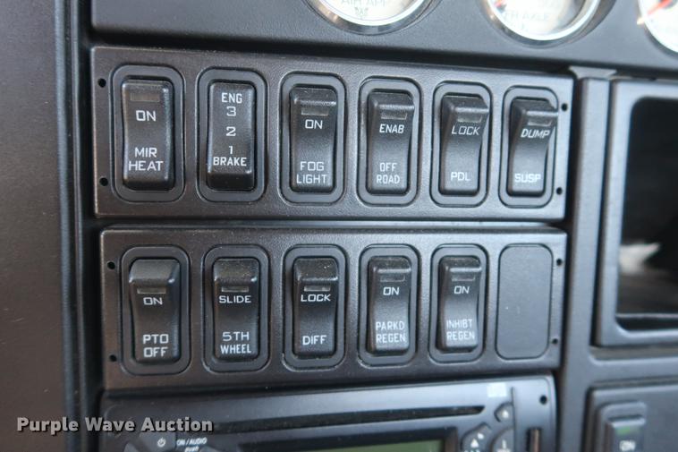 image for item DF3512 2013 International ProStar semi truck