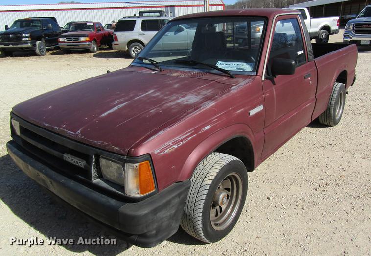 image for item DF9466 1993 Mazda B2200 pickup truck