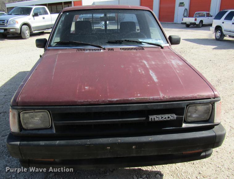 image for item DF9466 1993 Mazda B2200 pickup truck