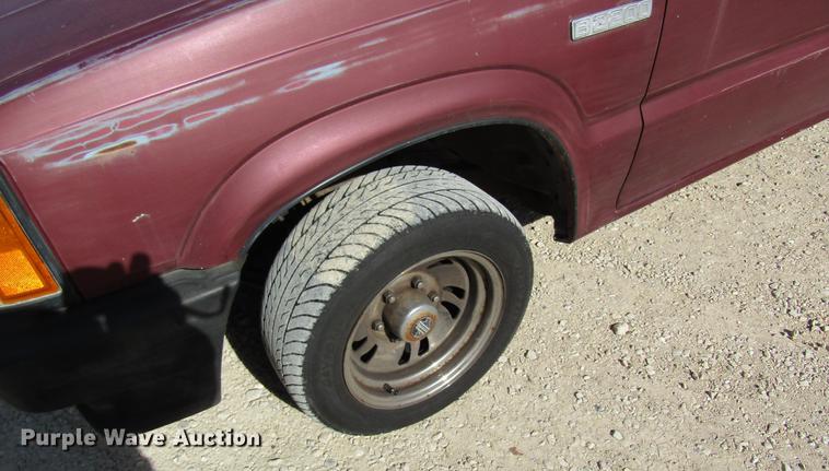 image for item DF9466 1993 Mazda B2200 pickup truck