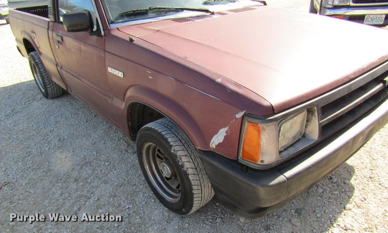 image for item DF9466 1993 Mazda B2200 pickup truck