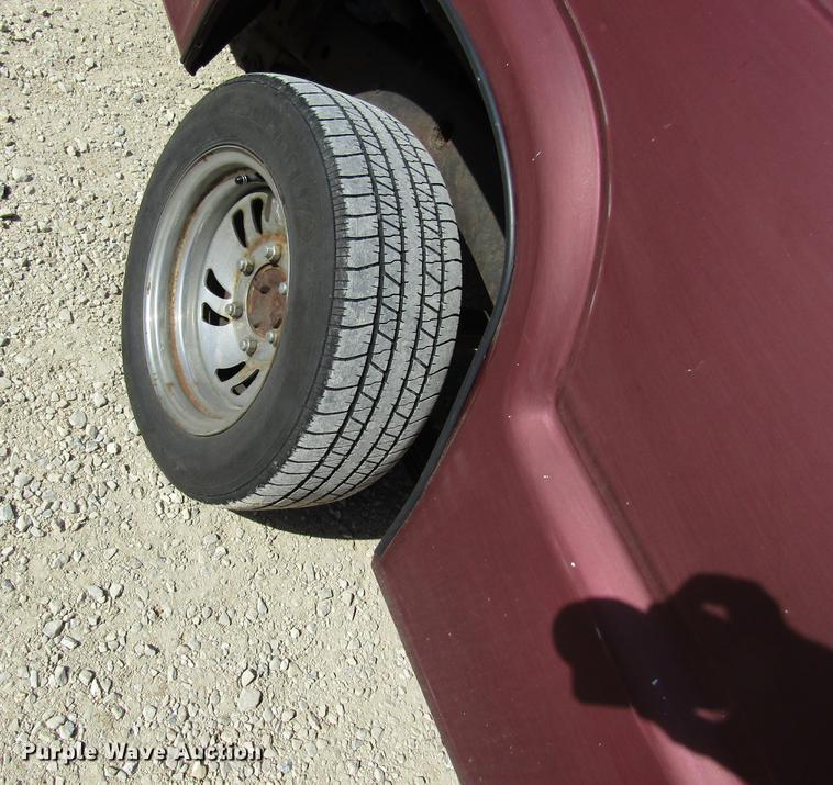 image for item DF9466 1993 Mazda B2200 pickup truck