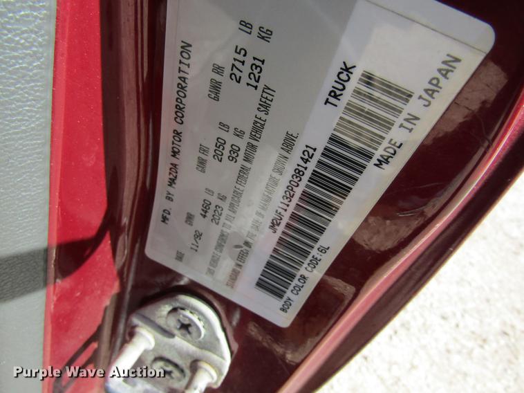 image for item DF9466 1993 Mazda B2200 pickup truck