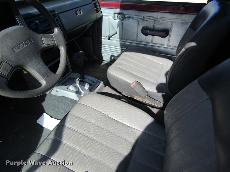 image for item DF9466 1993 Mazda B2200 pickup truck