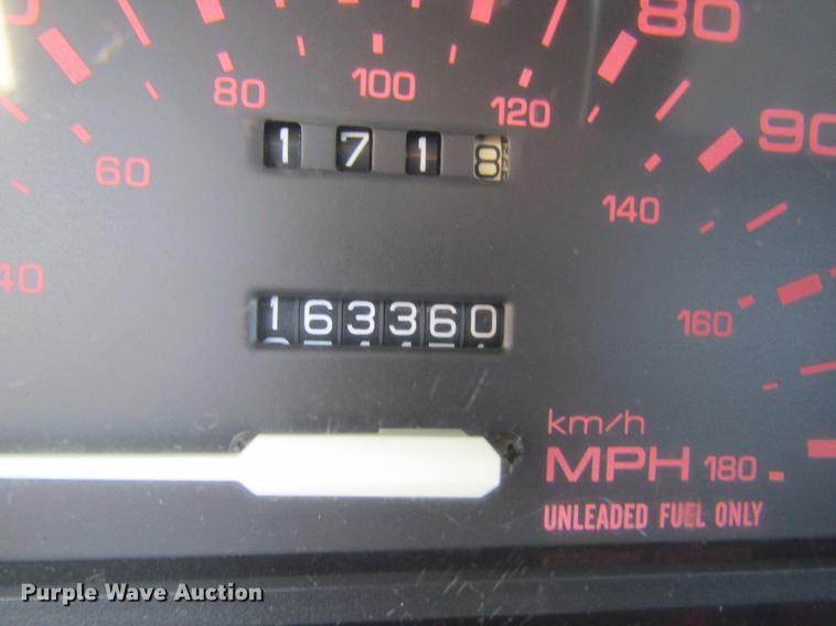 image for item DF9466 1993 Mazda B2200 pickup truck