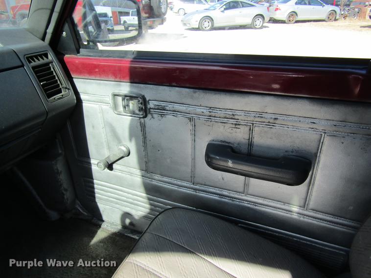image for item DF9466 1993 Mazda B2200 pickup truck
