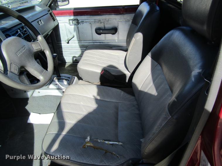 image for item DF9466 1993 Mazda B2200 pickup truck