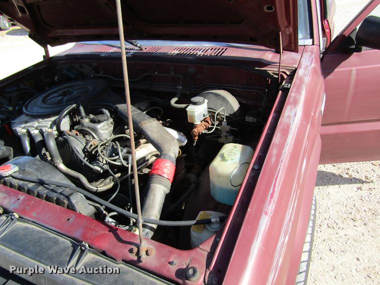 image for item DF9466 1993 Mazda B2200 pickup truck