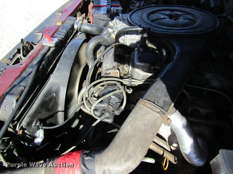 image for item DF9466 1993 Mazda B2200 pickup truck