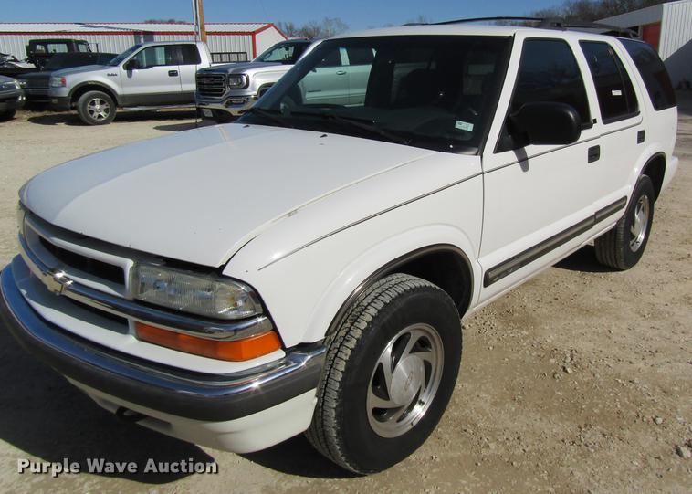 image for item DF9470 2001 Chevrolet Blazer SUV