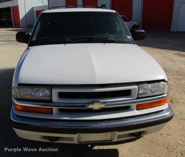 image for item DF9470 2001 Chevrolet Blazer SUV