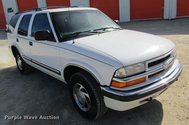image for item DF9470 2001 Chevrolet Blazer SUV