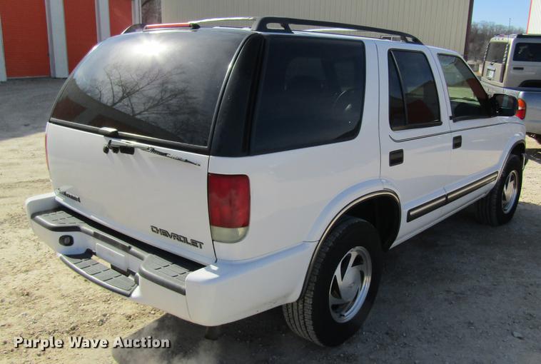 image for item DF9470 2001 Chevrolet Blazer SUV