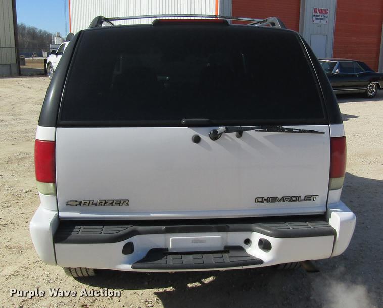 image for item DF9470 2001 Chevrolet Blazer SUV