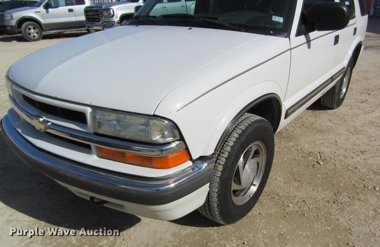 image for item DF9470 2001 Chevrolet Blazer SUV